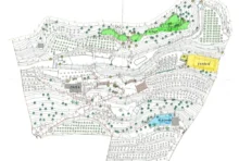 Plano de la finca rústica: casa, piscina, pista de tenis y zona de golf